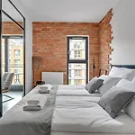 Aura Iii & Free Parking By Downtown Aparthotel 4*