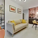 Aura Iii & Free Parking By Downtown Aparthotel