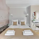 Aura Iii & Free Parking By Downtown Aparthotel 4*