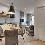 Aparthotel Aura Iii & Free Parking By Downtown Gdansk