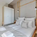 Aura Iii & Free Parking By Downtown Aparthotel 4*