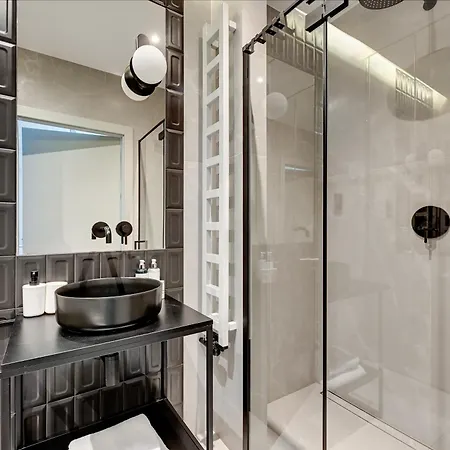 Aura Iii & Free Parking By Downtown 4*