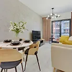 Aura Iii & Free Parking By Downtown Lägenhetshotell 4*