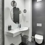 Aura Iii & Free Parking By Downtown 4*