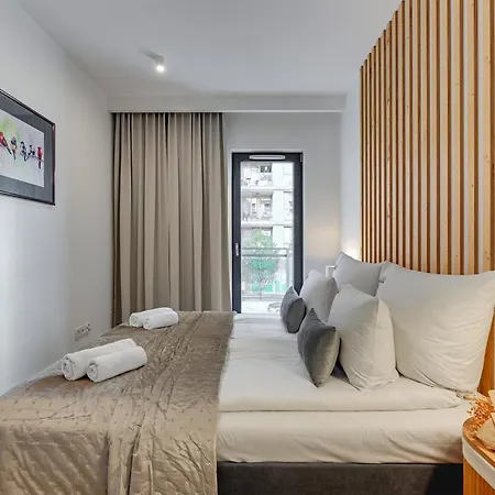 Aura Iii & Free Parking By Downtown
