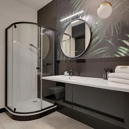 Aura Iii & Free Parking By Downtown