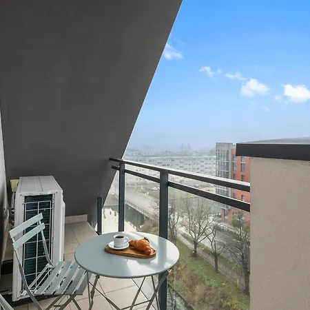 Aura Iii & Free Parking By Downtown Apartman *