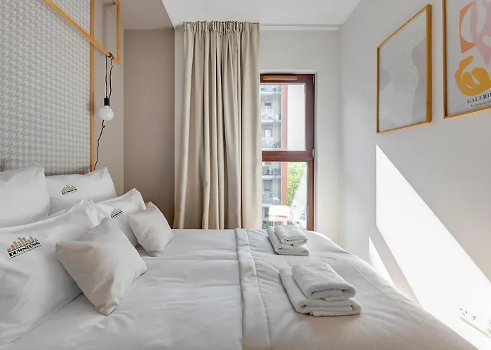 Aura Iii & Free Parking By Downtown 4*